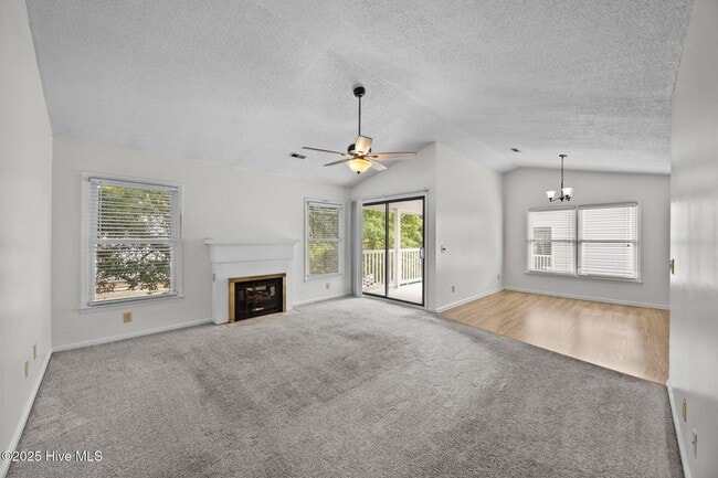 Building Photo - 123 W Victoria Ct