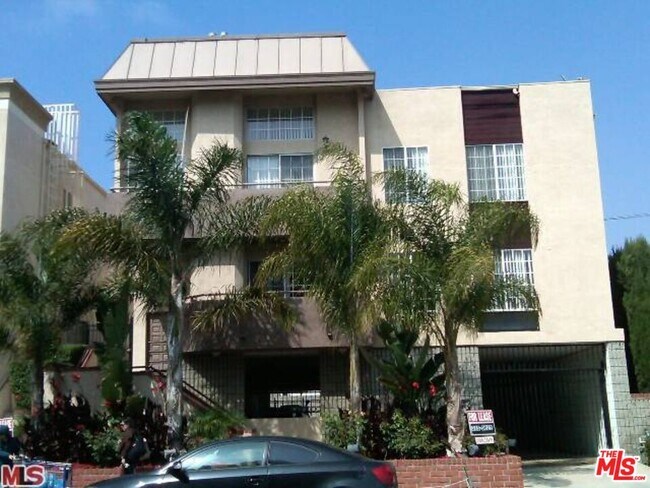 Primary Photo - 1652 Colby Ave