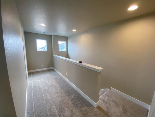 Building Photo - Stunning 4-Bedroom Duplex in Desirable Alpine Vista Neighborhood