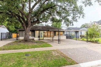 Building Photo - 1422 Hewitt Dr