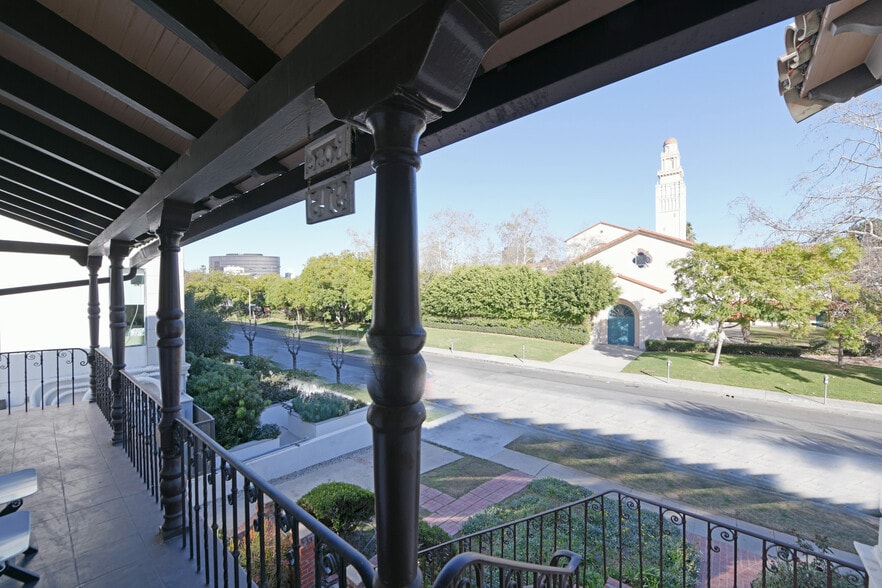 Building Photo - 913 Le Doux Rd