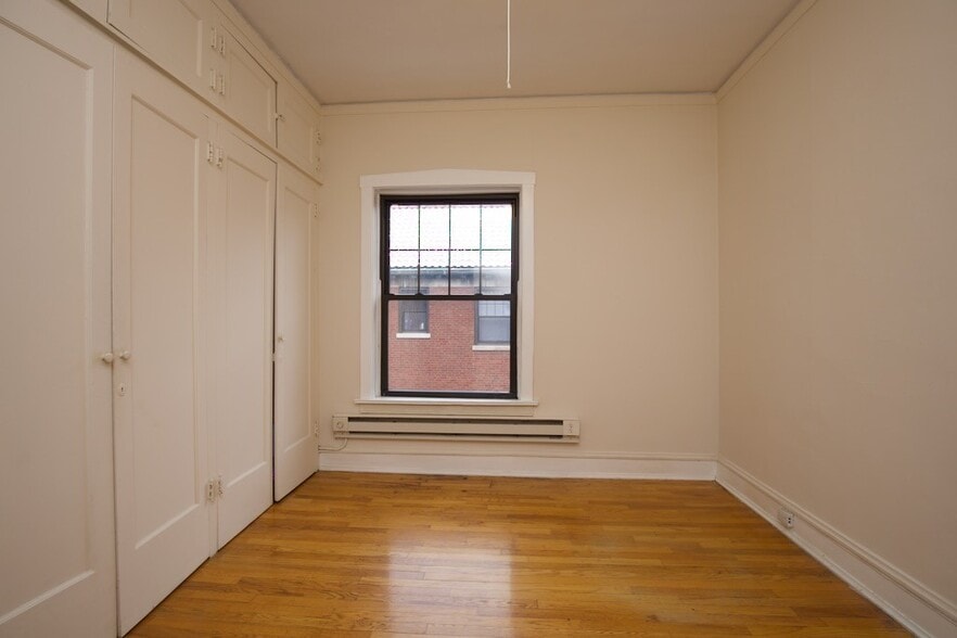 Building Photo - 1305 Oak Ave