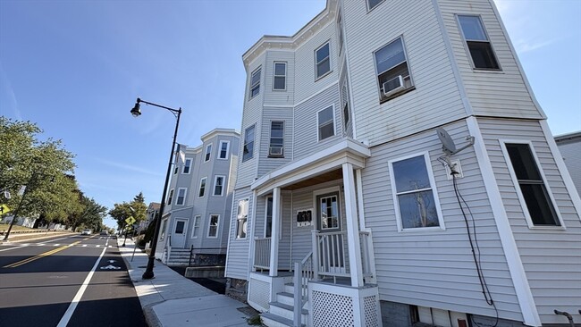 Building Photo - 117 Revere St