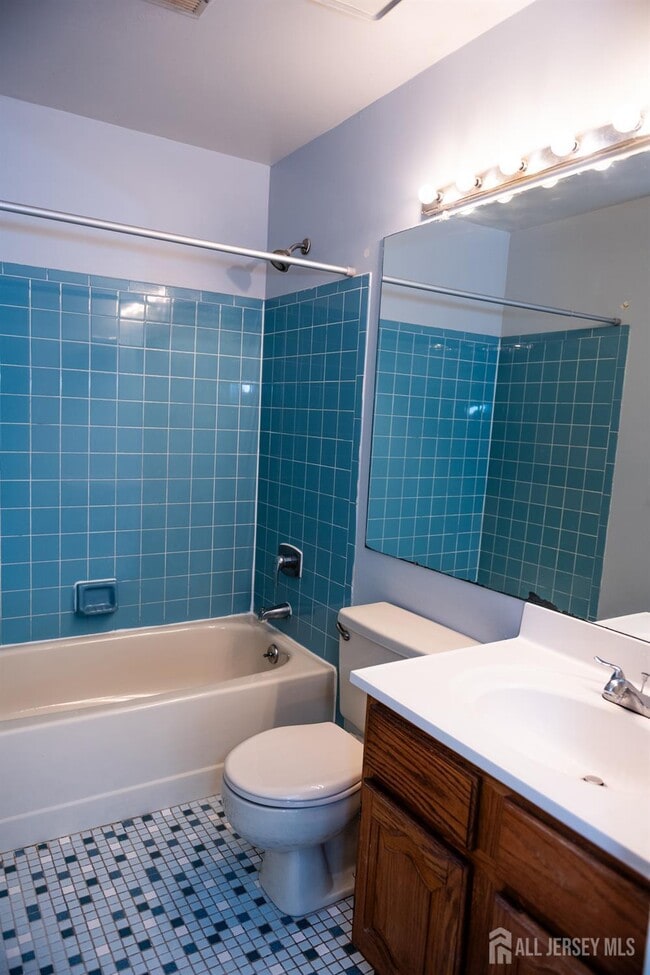 Building Photo - 2162 Ash Ct