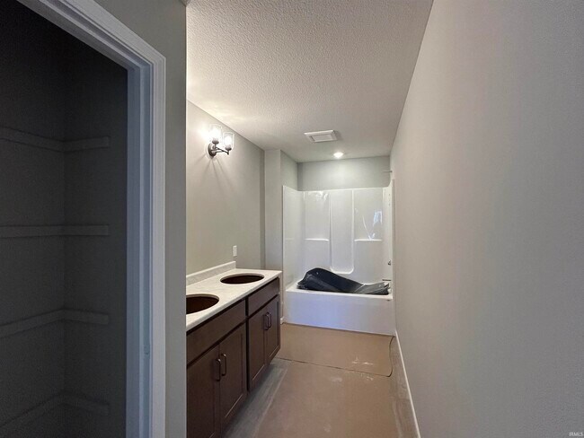 Building Photo - 204 Brescia Dr