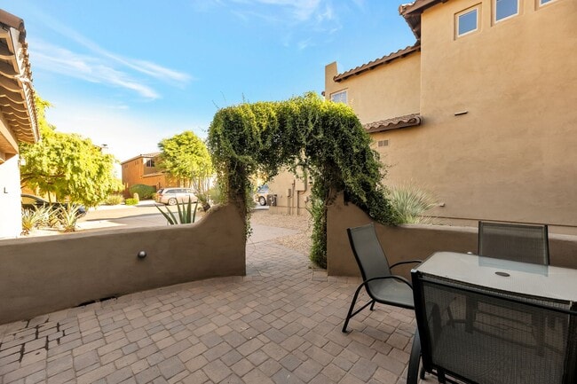 Building Photo - Highly Upgraded SPACIOUS home in desirable Aviano in Desert Ridge!