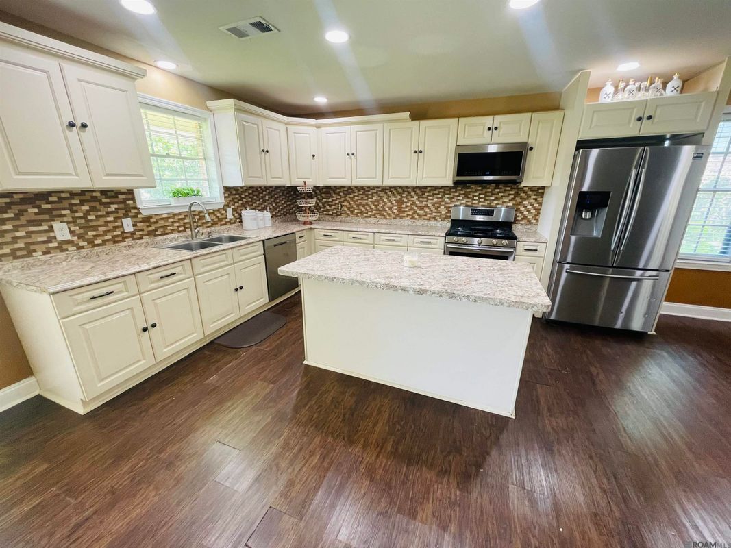 Building Photo - 4036 Ridgemont Dr