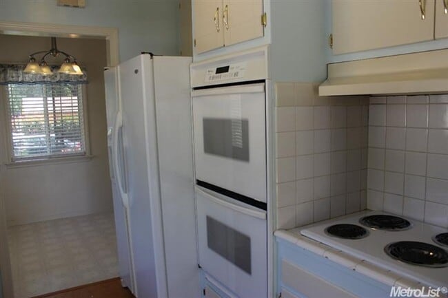 Building Photo - Charming 2 Bed, 2 Bath Home with Private D...