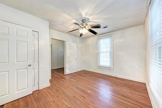 Building Photo - 3106 King St