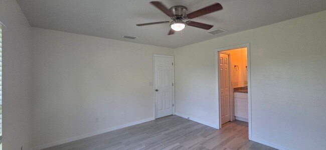 Building Photo - Duplex for rent