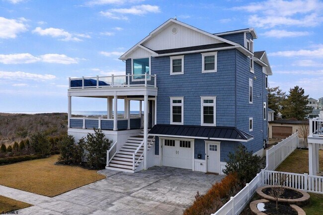 Building Photo - 404 21st St S