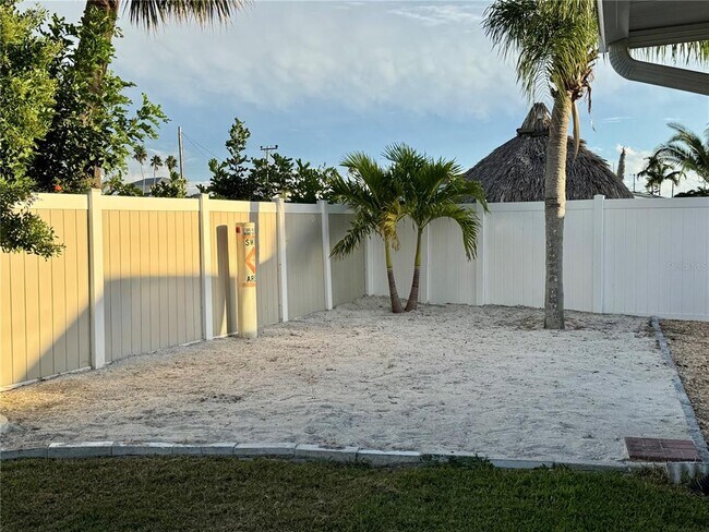 Building Photo - 745 Sunset Cove