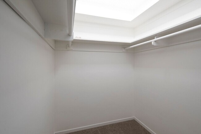 Building Photo - 3 BR House in Carlsbad with Washer/Dryer H...