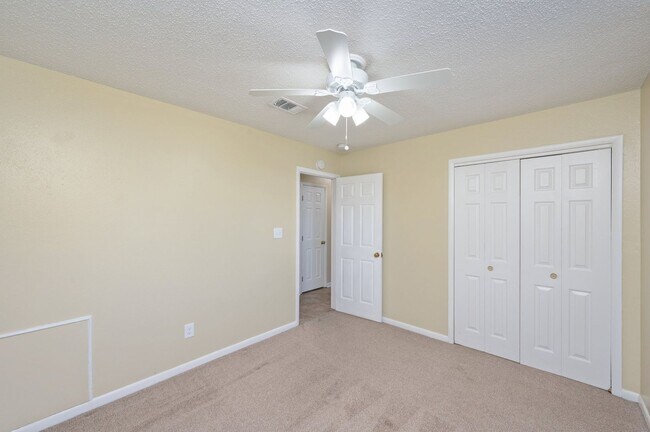 Building Photo - Updated 3 Bedroom in Great Location!