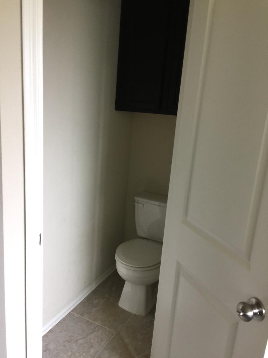 Master water closet - 112 Brookside Dr