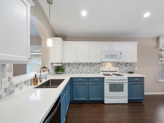 Building Photo - 21639 Falvel Lake Dr