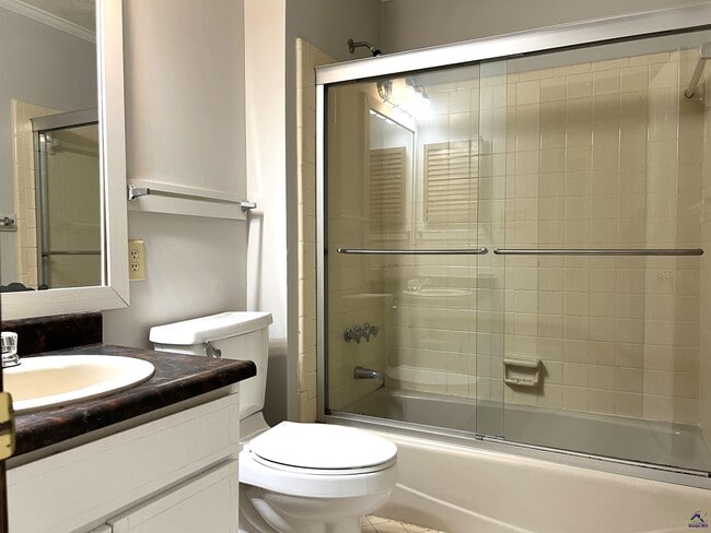 Building Photo - 122 N Springs Ct