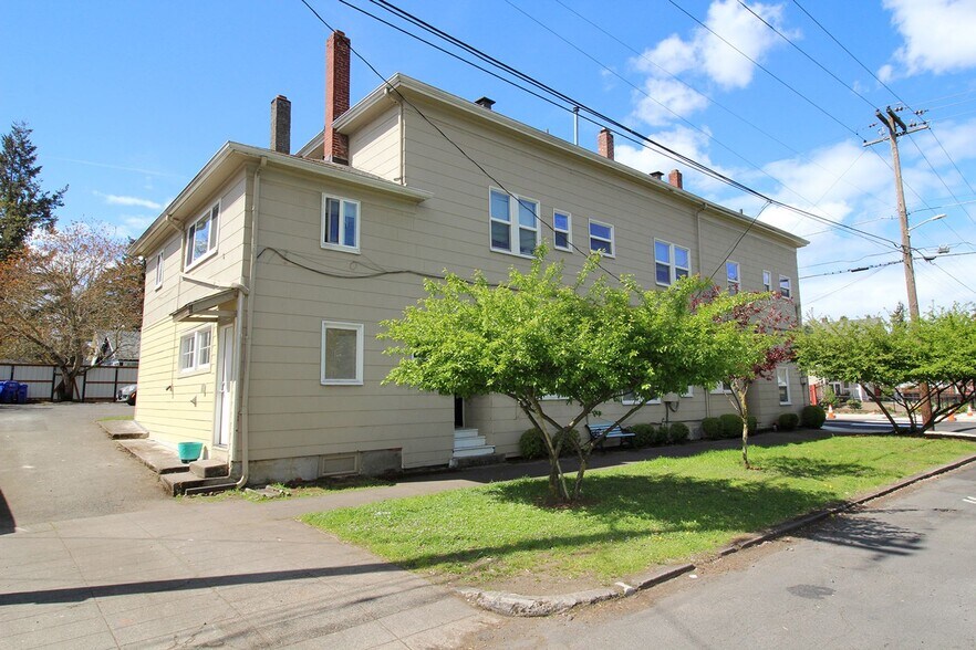 Building Photo - 7630 SE Woodstock Blvd