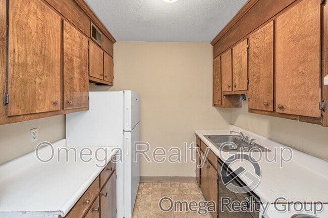 Building Photo - 2901 18th Ave