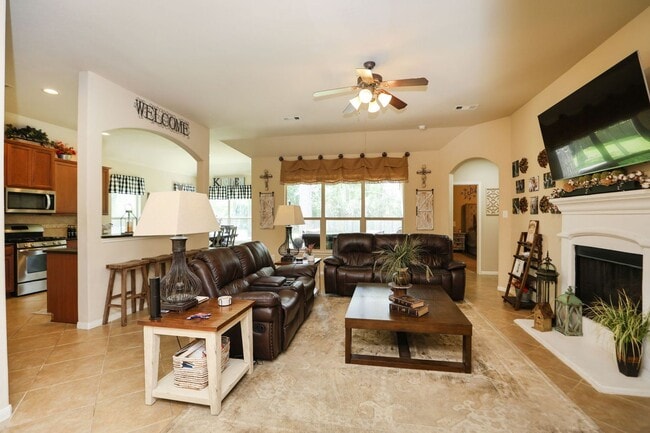 Building Photo - For Lease | 4 Bed, 2 Bath | 2,449 Sq Ft | The Woodlands Creekside Community |