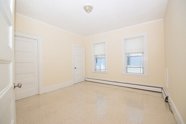 Building Photo - 54 Forbes St