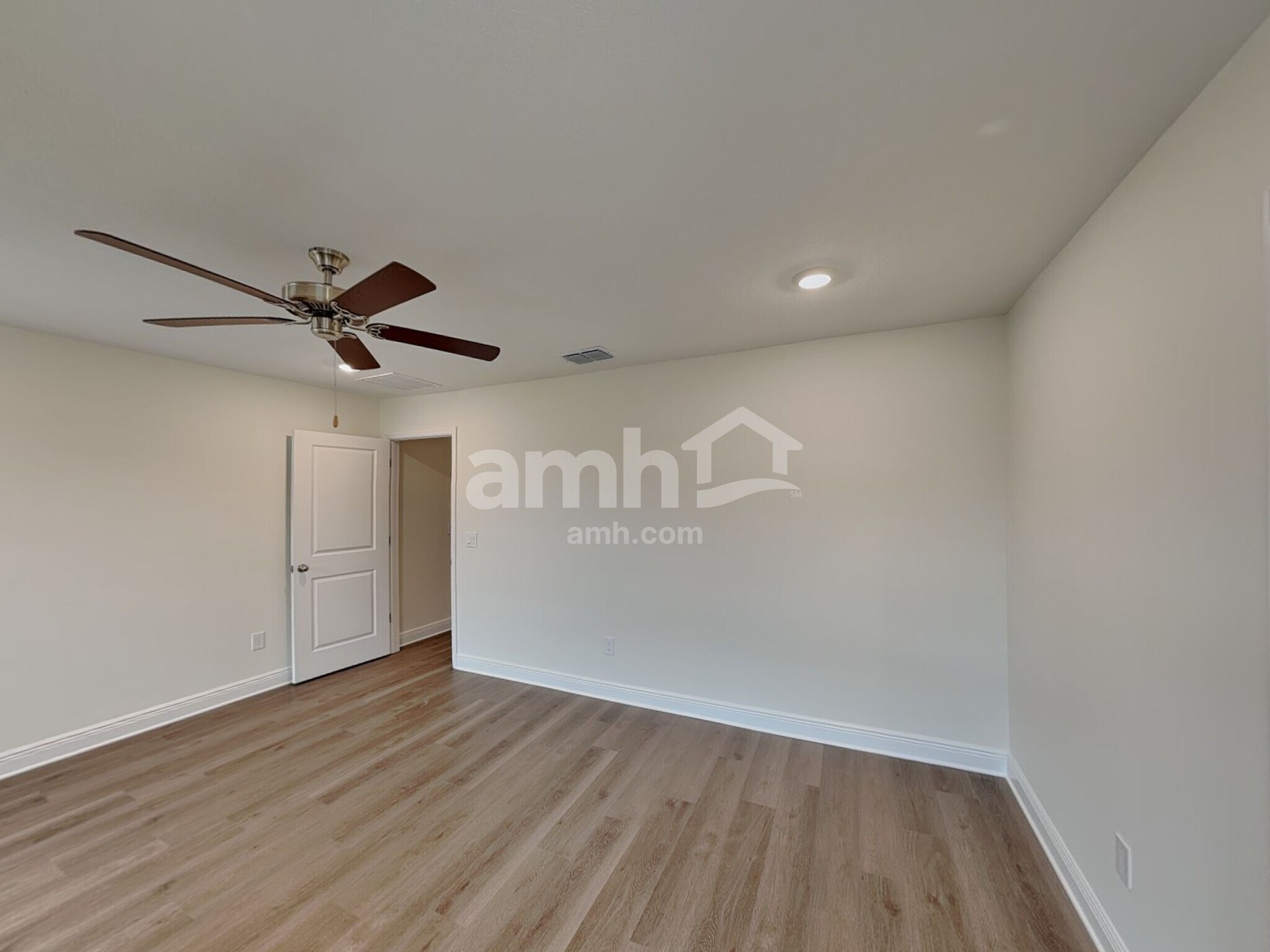 Building Photo - 5980 Pinewood Ests Dr