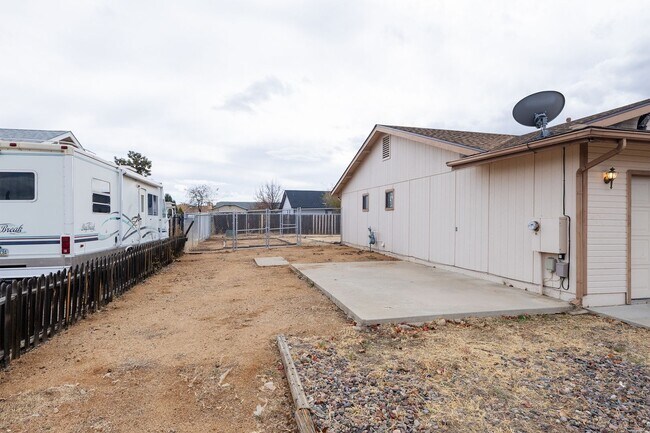Building Photo - 3 bedroom 2 bathroom Ranch Style Home in Prescott Valley!