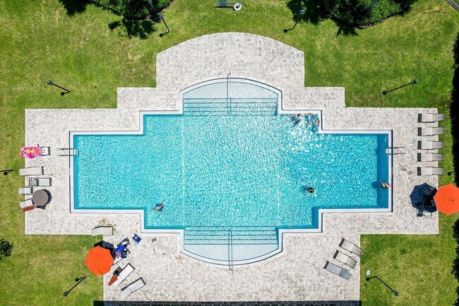 Building Photo - 8638 Giovanni Ave