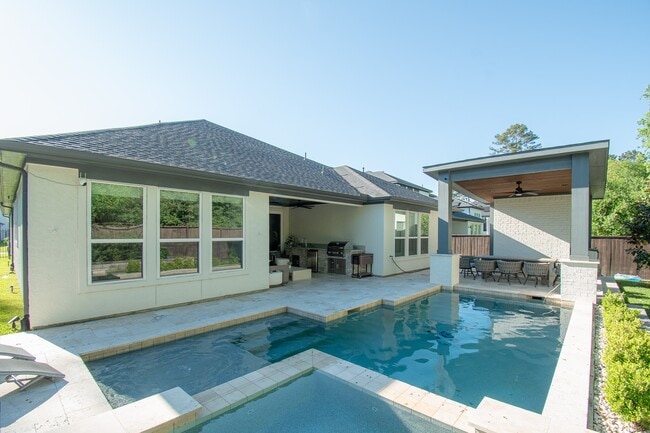 Building Photo - 16 Mariposa Wds Dr