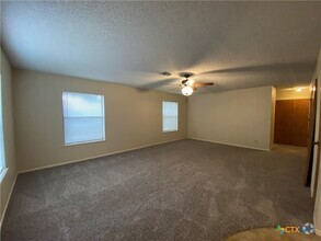 Building Photo - 40 Royal Crest