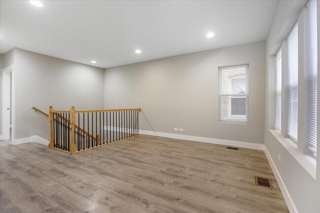 Building Photo - 5731 N Washtenaw Ave