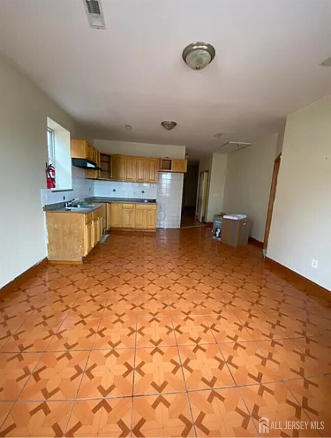 Building Photo - 98 Catalpa Ave