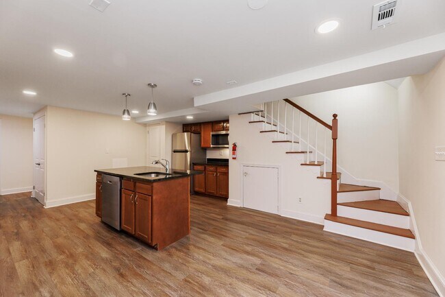 Building Photo - 1916 Eutaw Pl