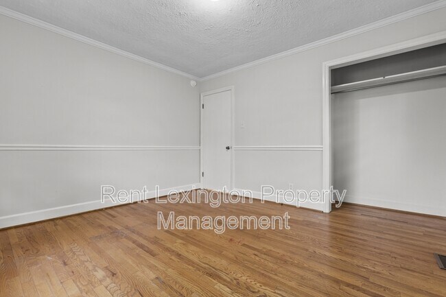 Building Photo - 265 Zandale Dr