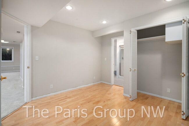 Building Photo - Extraordinary 3463sf Newcastle Home * Amazing Outdoor Spaces * A/C