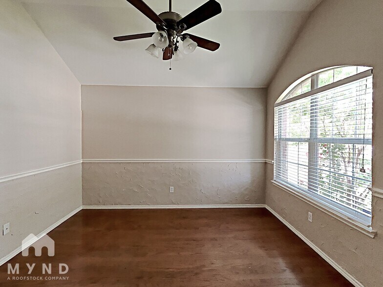 Primary Photo - 1002 Camp Verde Dr