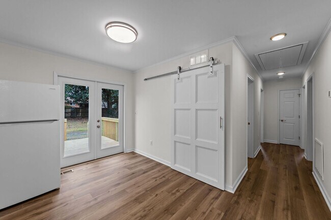 Building Photo - Cozy 3-Bedroom Ranch with Spacious Yard in Smithfield