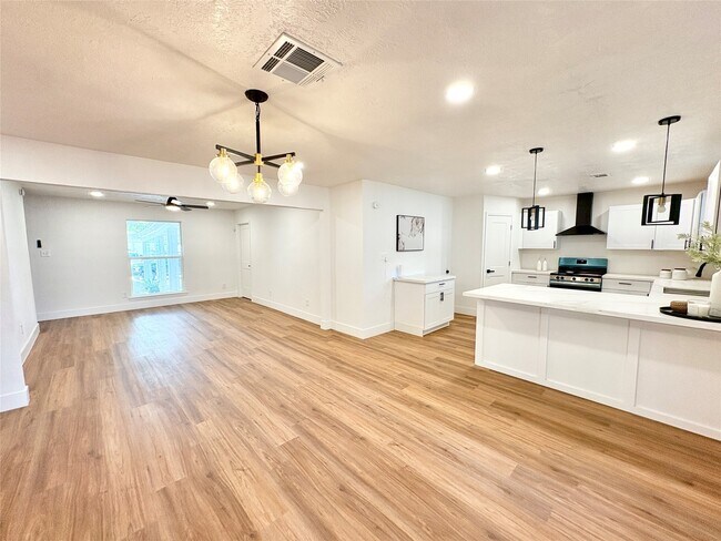 Building Photo - 3726 Heatherbrook Dr