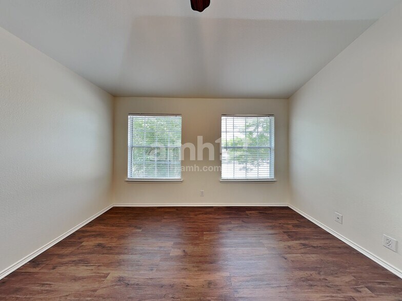 Building Photo - 6702 Sandy Point Dr