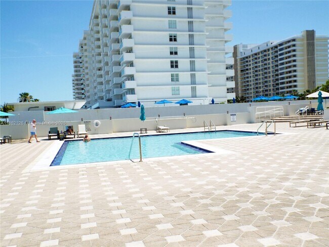 Building Photo - 5701 Collins Ave