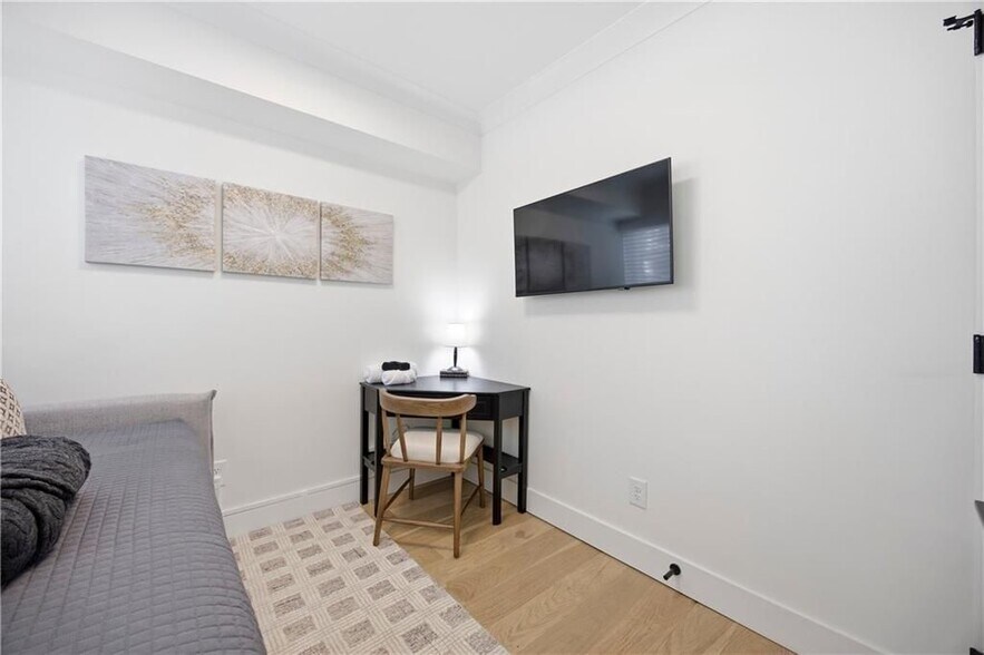 Building Photo - 438 Markham St SW