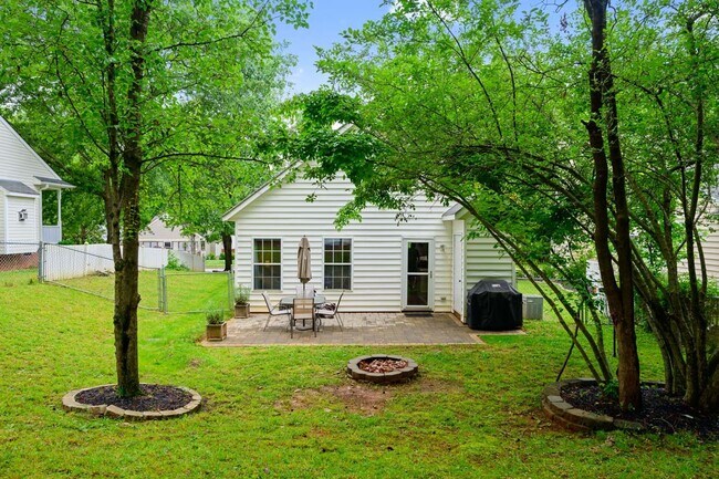 Building Photo - Updated High Gate Park Bungalow Just Short 5 Minute Walk to Downtown Wake Forest