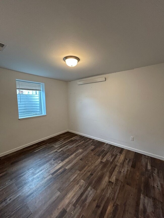 Building Photo - 11 Mullin St