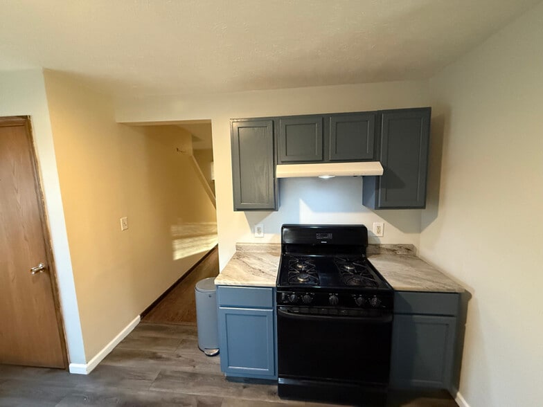 Building Photo - 1042 Ansel Rd