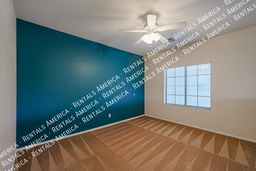 Building Photo - 16021 W Custer Ln