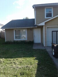 Building Photo - 502/504 Chris Dr.