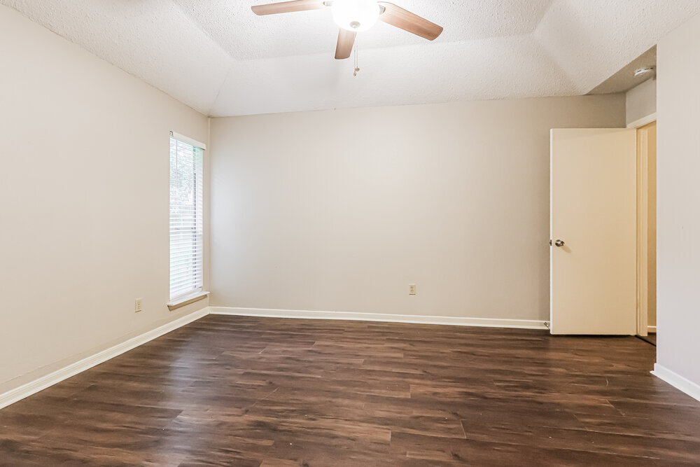 Building Photo - 18606 Hiddenbay Way