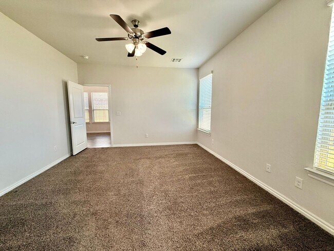 Building Photo - Beautiful 4 Bed 2 Bath in Mustang Schools