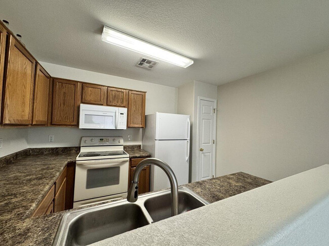 Building Photo - 46067 W Sheridan Rd