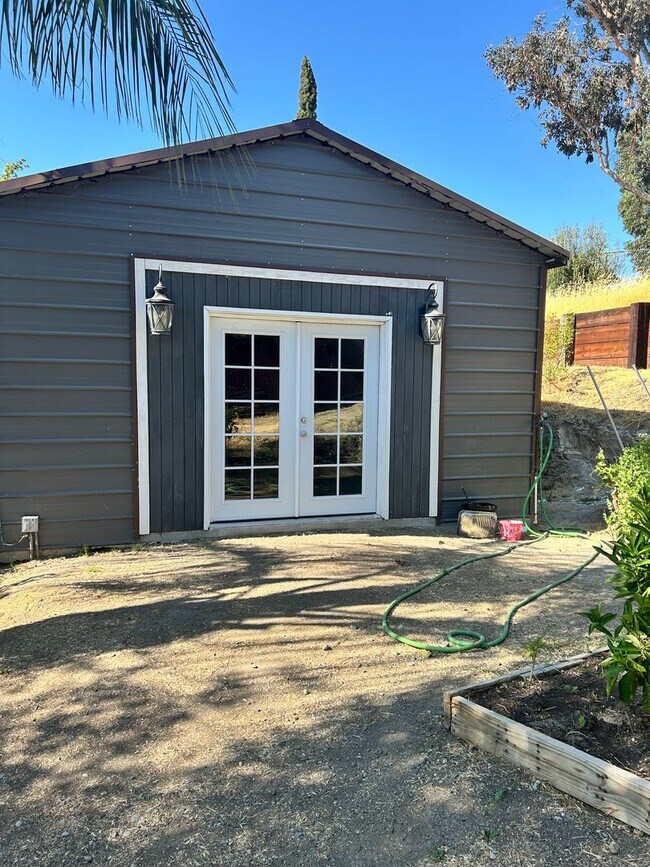Building Photo - 1-Bedroom ADU with Full Kitchen, Loft & In...